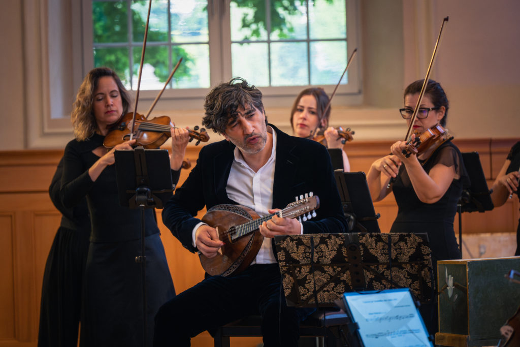 Avi Avital mit dem Zürcher Kammerorchester